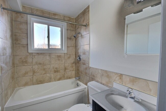 Photo du bâtiment - 341 NoelUnit 4