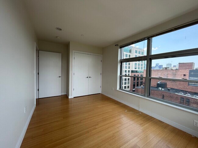 Building Photo - 587 Albany St