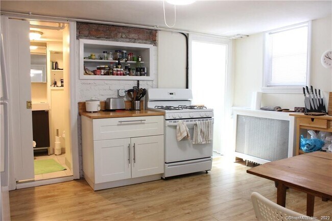 Foto del edificio - 13 Pleasant St