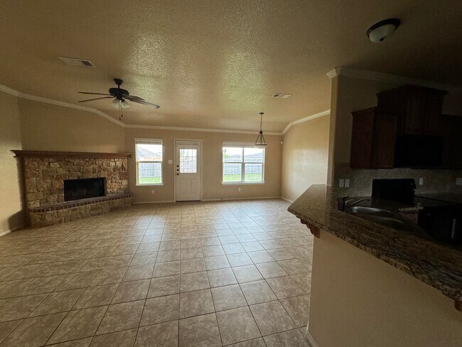 Foto del edificio - 4-Bedroom House for Rent in Killeen
