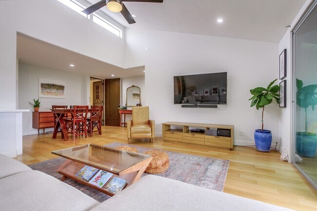 Foto del edificio - 6455 La Jolla Blvd