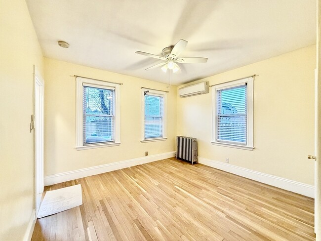 Building Photo - 12 Hall Pl