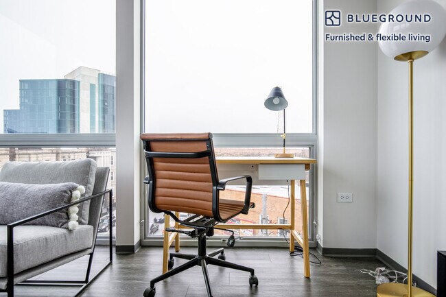 Foto del edificio - 2340 N California Ave