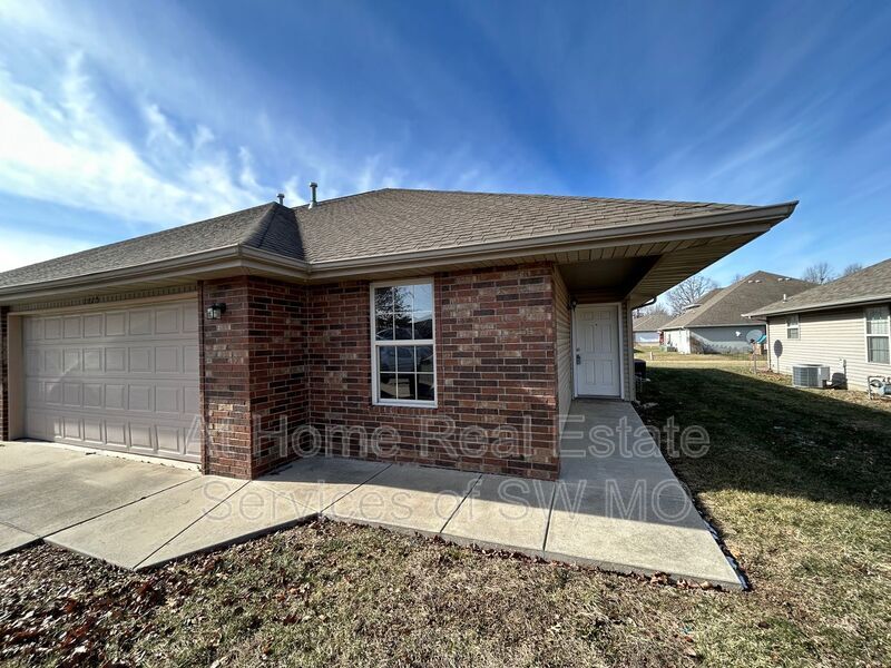 Foto principal - 1175 N Northwood