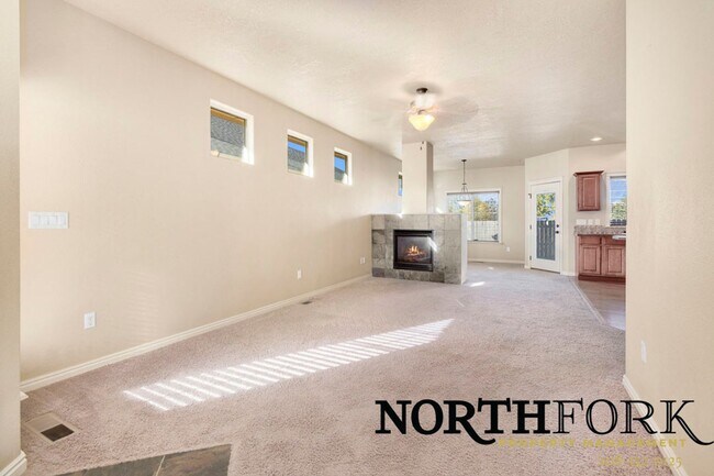 Foto del edificio - Low Maintenance Craftsman Home in Nampa