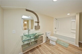 Building Photo - 100 Bridle Ln