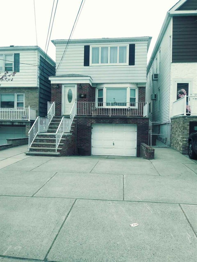 Primary Photo - 19 Avenue C