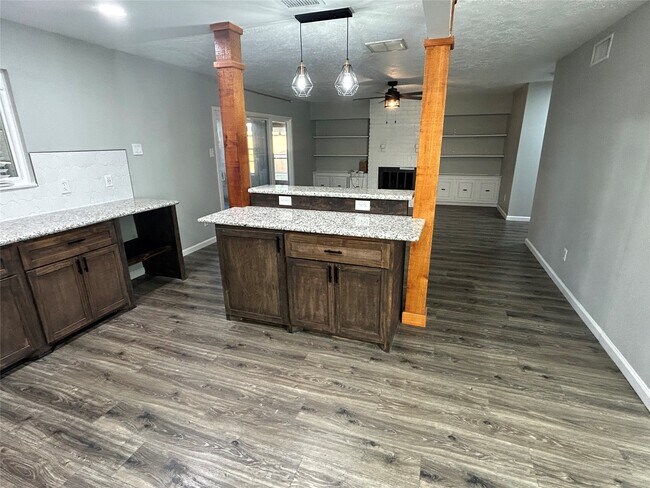 Foto del edificio - 8523 Riverside Walk Ln