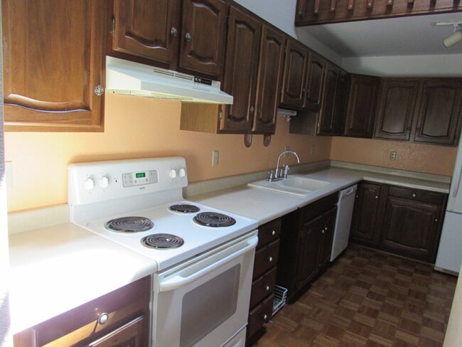 Building Photo - 636 Horizon Dr