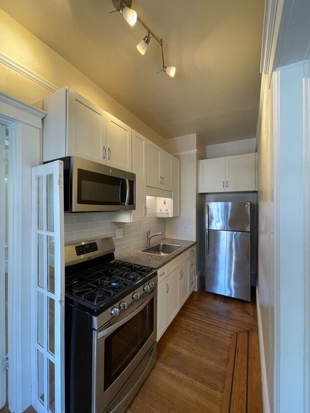 Kitchen - Recently Remodeled - 511 D St