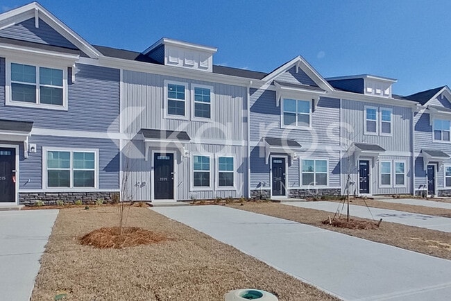 Building Photo - 2225 Banyon Cir