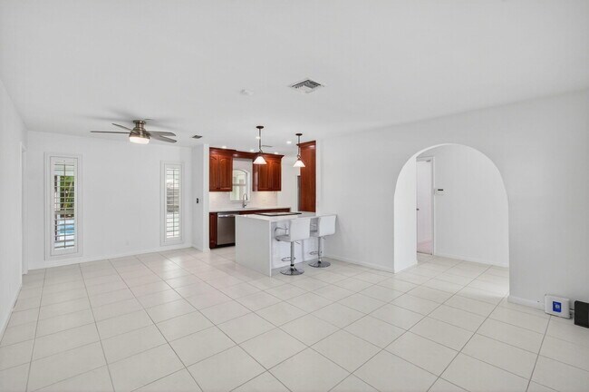 Foto del edificio - 699 NW 16th Ave