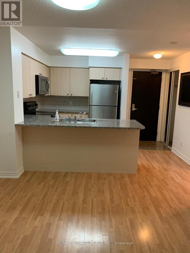 Building Photo - 30 Grand Trunk Crescent