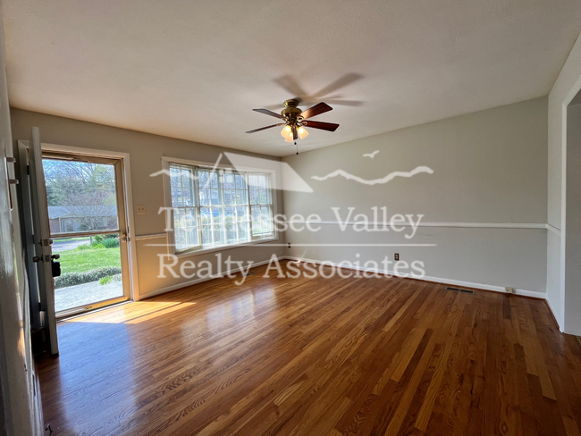 Foto del edificio - STUNNING 3 BED/2 BATH with Amazing Outdoor...