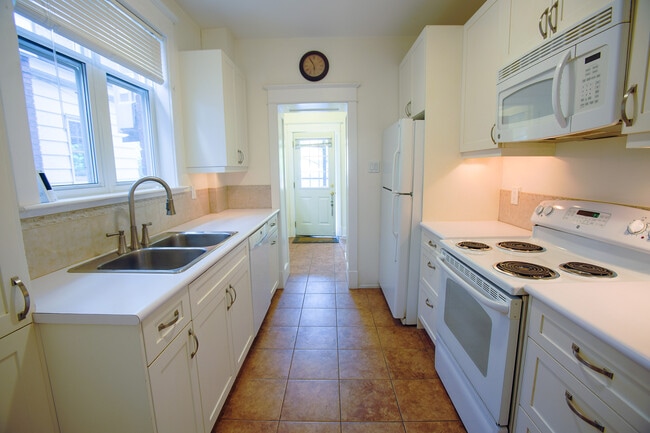 Photo du bâtiment - 49 Hillsdale Ave W