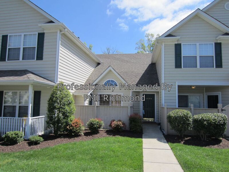 Primary Photo - 4690 Twin Hickory Lake Dr