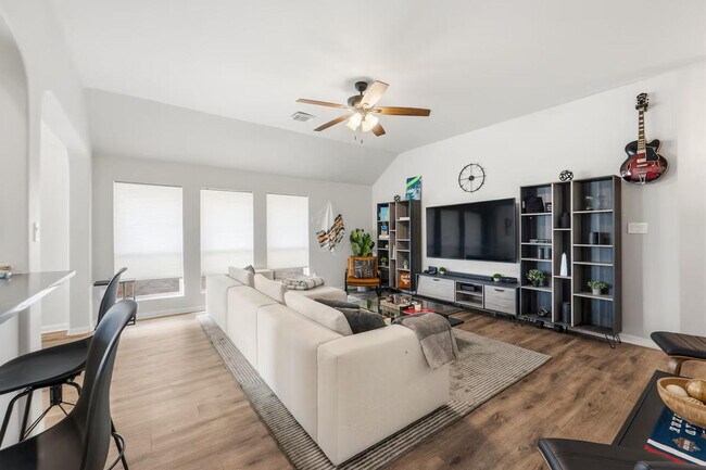 Building Photo - 12001 Dessau Rd