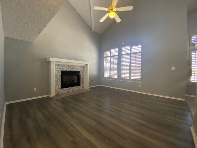 Foto del edificio - East El Paso 3 bed Refrig A/C with Loft
