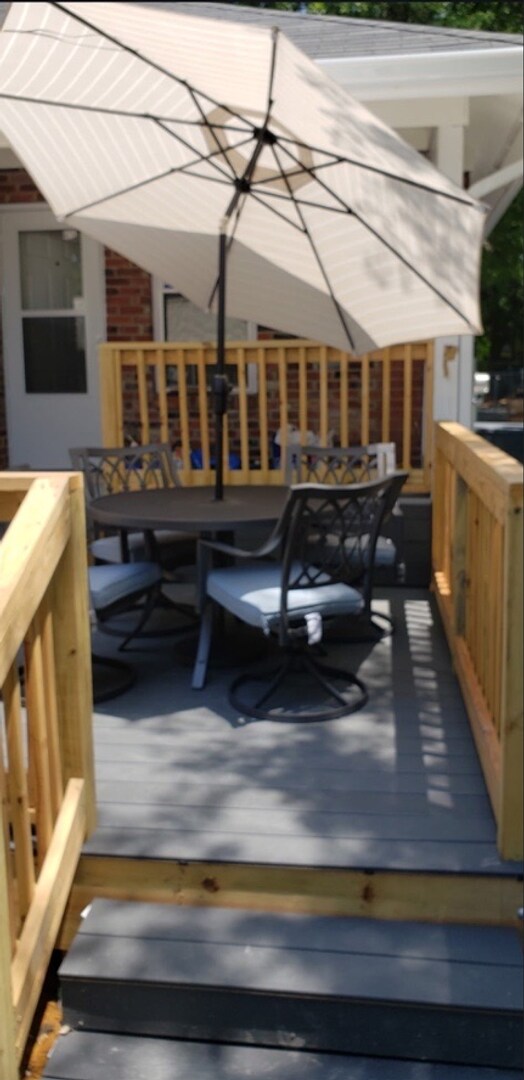 Foto del edificio - Close to Uptown Condo Living..Without the close to Uptown Condo Price