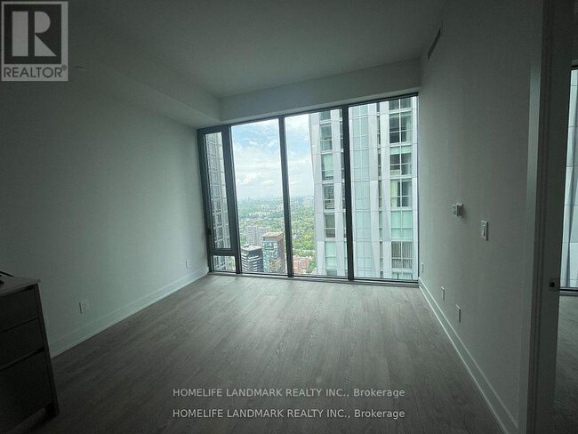 Photo du bâtiment - 8-4908 Cumberland St