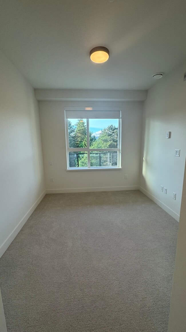 Building Photo - 13238 105 Av