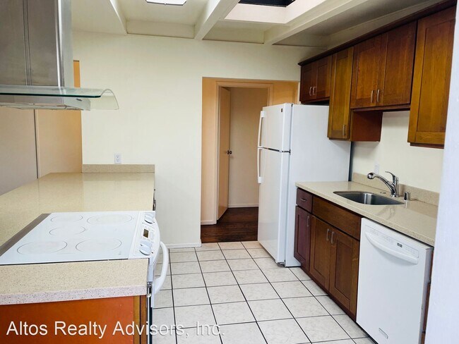 Building Photo - 3 br, 3 bath House - 1021 E. Duane Ave