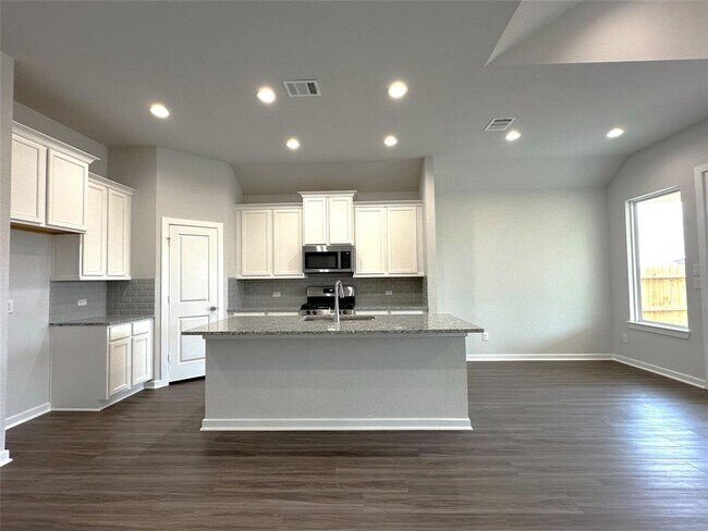Building Photo - 926 Rosewood Trl