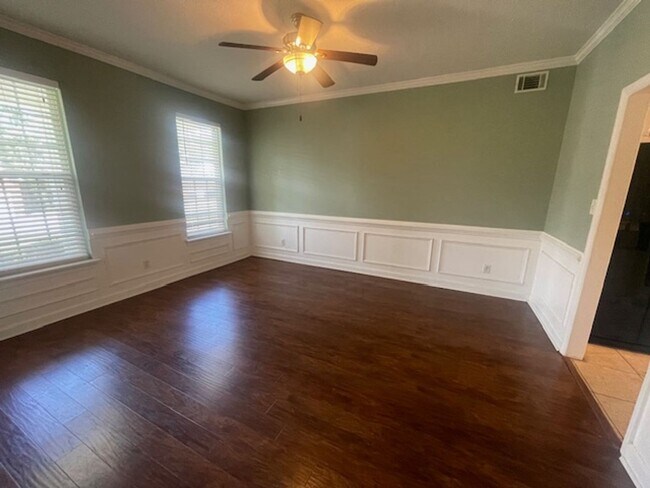 Foto del edificio - 832 Prairie Ln