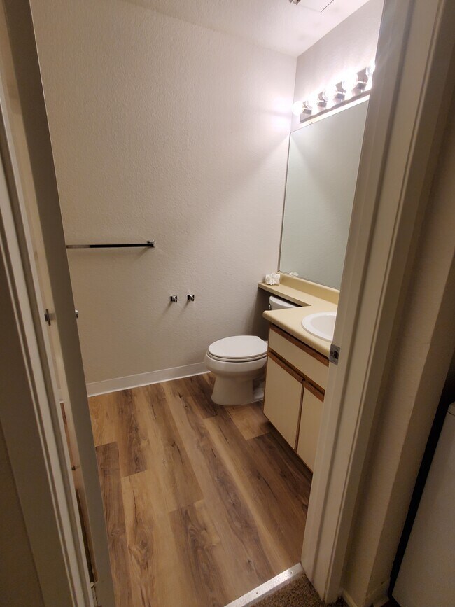 Foto del edificio - 11150 Trinity River Dr