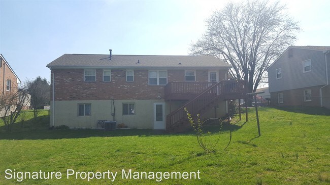 Building Photo - 3 br, 1.5 bath House - 304 Clubhouse Drive