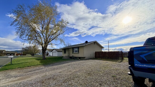 Building Photo - 3810 Kiki Dr