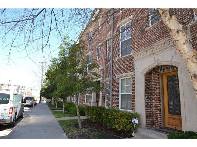 Building Photo - 3200 Ross Ave