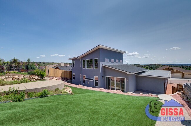 Foto del edificio - Wow, what a gorgeous house! 5 BR - 3 BA - ...