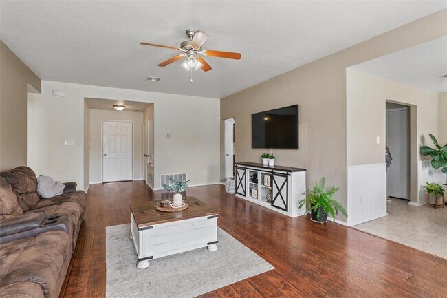 Building Photo - 133 Lignite Dr