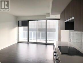 Building Photo - 17 Bathurst St
