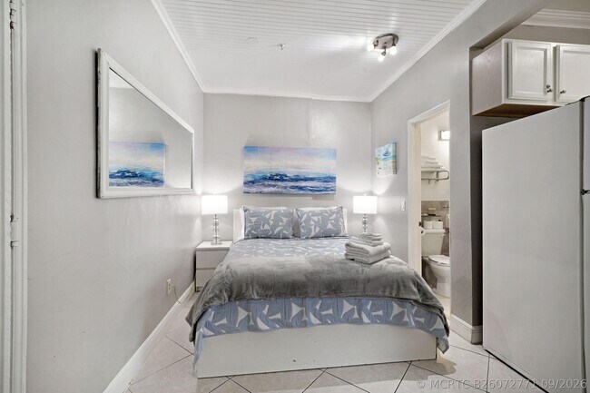 Foto del edificio - 3710 Collins Ave