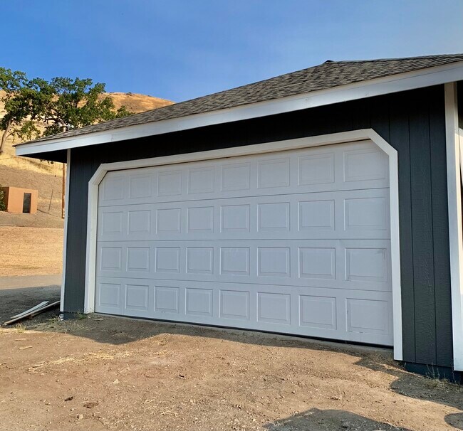 Mucho espacio para estacionar - 3677 Lakeshore Blvd