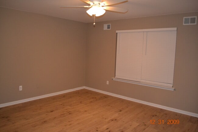 Building Photo - 51 Brookside Ln