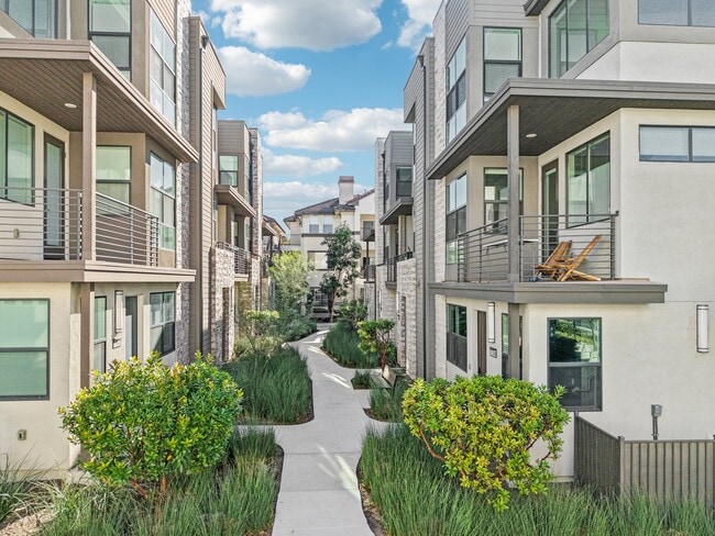 Building Photo - 11048 Luminate Dr