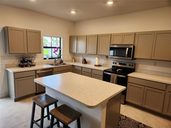 Foto del edificio - 880 NW 3rd Way