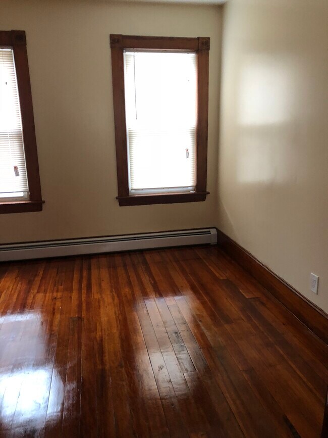 Building Photo - 161 Tenney St