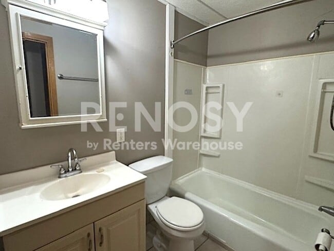 Building Photo - Available now - your very own 2 bedroom, 2 bath condo in Plymouth!
