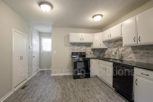 Foto del edificio - 18304 E 18th St N