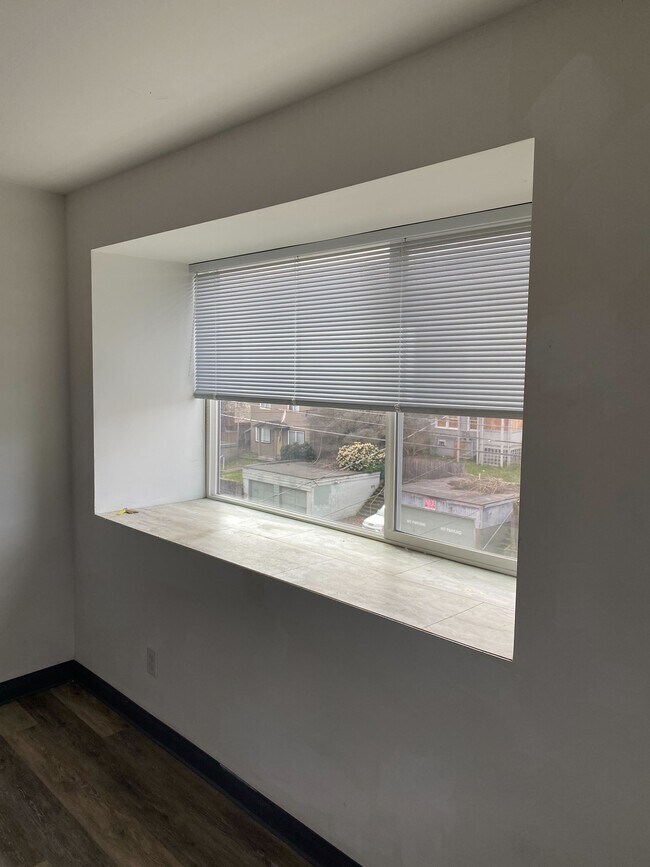Foto del edificio - 4732 20th ave ne