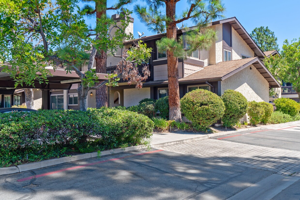 Foto principal - 6716 Clybourn Ave