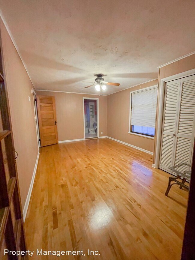 Building Photo - 4 br, 3 bath House - 2100 E Street