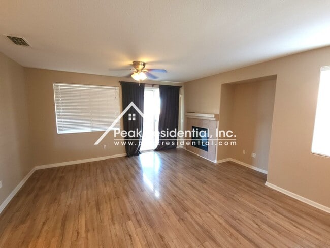 Building Photo - Spacious 3bd/2ba Elk Grove Home with 2 Car...