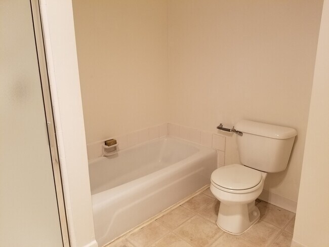 BATHROOM - 10847 Hortense St