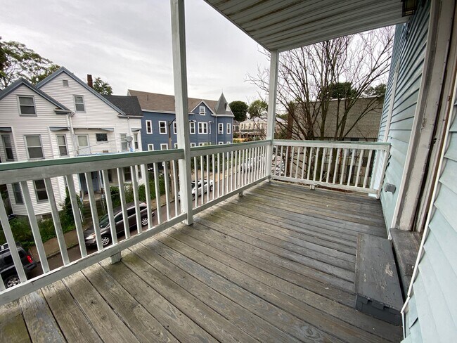 Private Front Porch - 10 Egleston St