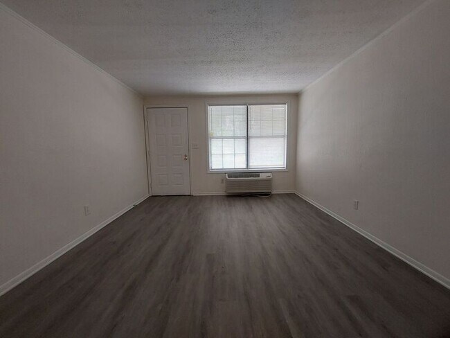 Building Photo - 1295 N Holland Pkwy